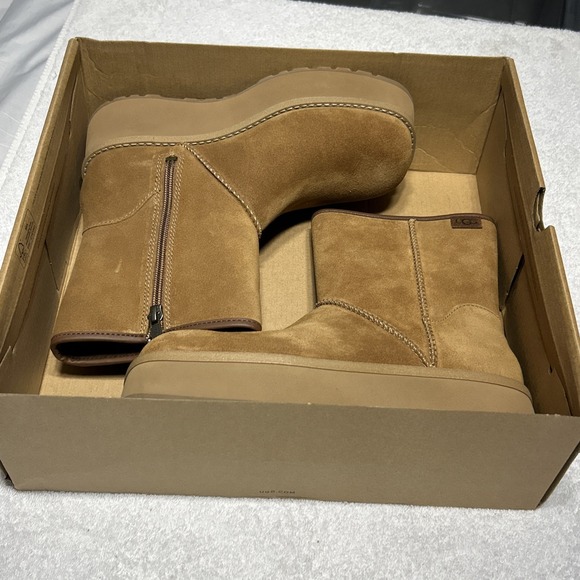 UGG Women's Citi Funk Mid‎  Platform Boot Authentic with Original Box Sz 6.5 NIB - Picture 9 of 10